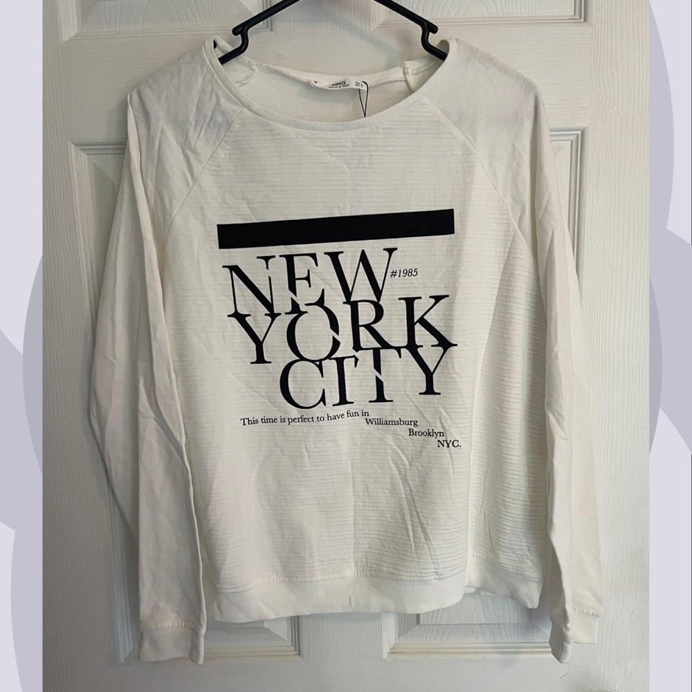 Large white New York graphic sweater